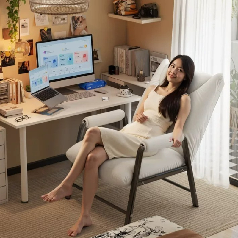 Office Tech Chair - كرسي مكتب قابل للإمالة بتصميم مريح